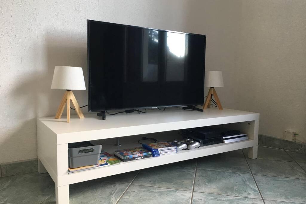 LES ÎLES - Parking, Balcon, Netflix&PS4! Apartment Annecy Exterior foto